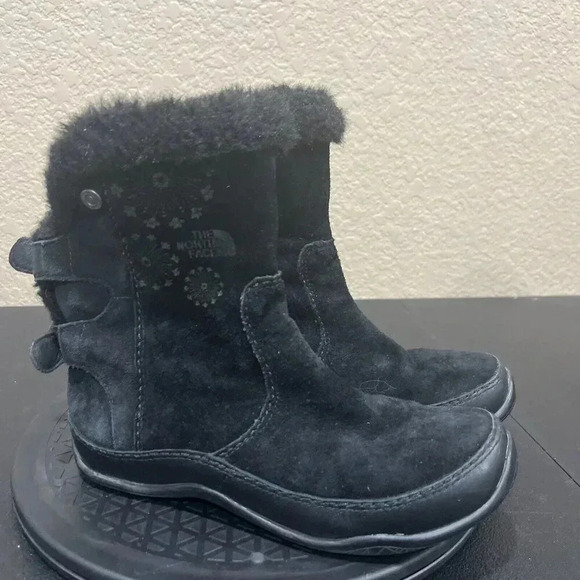 North Face Size 6 Abby Chukka Low Boot Winter Grip Lug Nubuck Leather Insulated - Picture 1 of 8